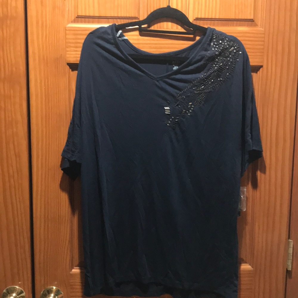 Short sleeved shirt.